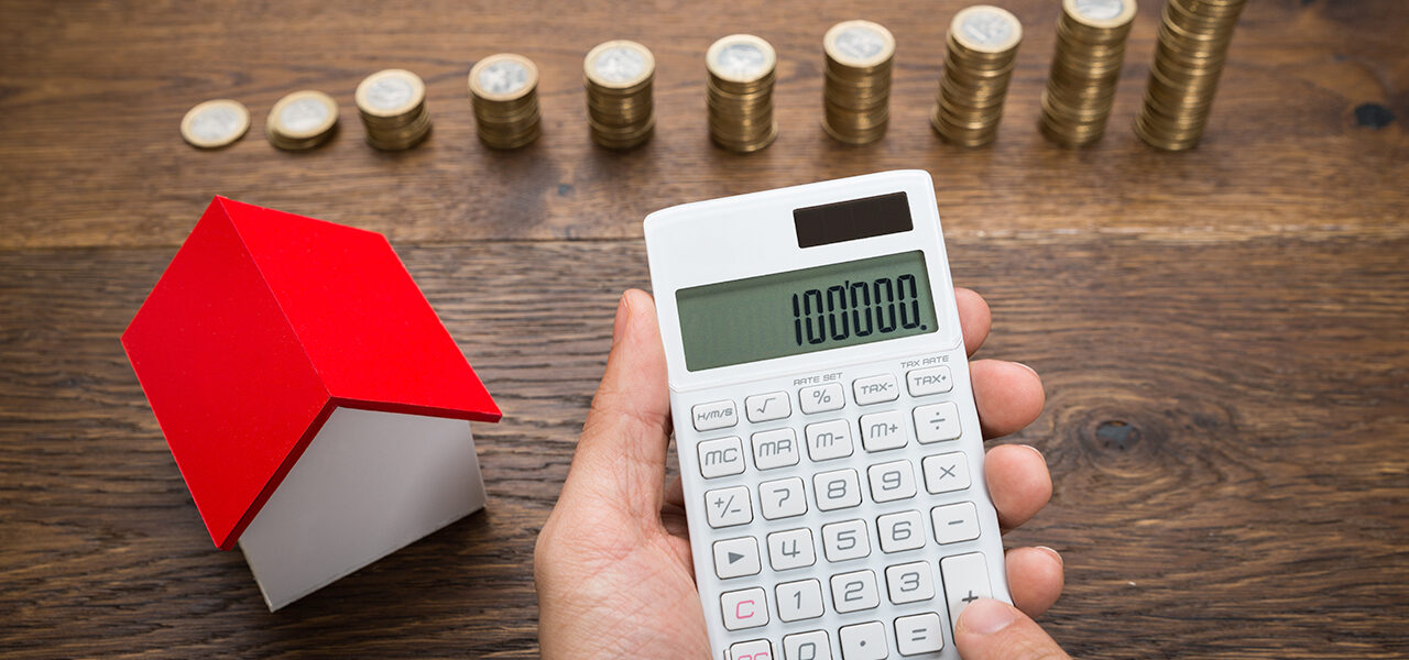 BUSINESSMAN WITH COINS AND HOUSE MODEL USING CALCULATOR.HUMANS,HUMAN BEINGS,PEOPLE,FOLK,PERSONS,HUMAN,HUMAN BEING,HOUSE,BUILDING,OFFICE,CALCULATION,HAND,FINGER,DESK,MODEL,DESIGN,PROJECT,CONCEPT,PLAN,DRAFT,CURRENCY,CALCULATOR,MALE,MASCULINE,PERSON,INFLATION,COIN,LOSS,SAVE,INSURANCE,BUSINESS DEALINGS,DEAL,BUSINESS TRANSACTION,BUSINESS,BUSSINESS,WORK,JOB,LABOR,PROFESSION,OCCUPATION,BUSINESS MAN,BUSINESSMAN,FINANCIAL,FINANCE,STACK,ACCOUNT,TECHNOLOGY,UP,ON,GROWTH,TAX,PROFESSIONAL,SAVINGS,INCREASE,ESTATE,CAPITAL,INVESTMENT,REAL,BANKING,AUDIT,ACCOUNTANT,WORKING,CORPORATE,CASH,COLD CASH,MONEY IN CASH,MONEY,PHOTO MODEL,MAN,PROPERTY,OWNERSHIP,PROFIT,GAIN,YIELD,CONSTRUCTION,ADVISOR,GROWING,BUYING,ANALYZING